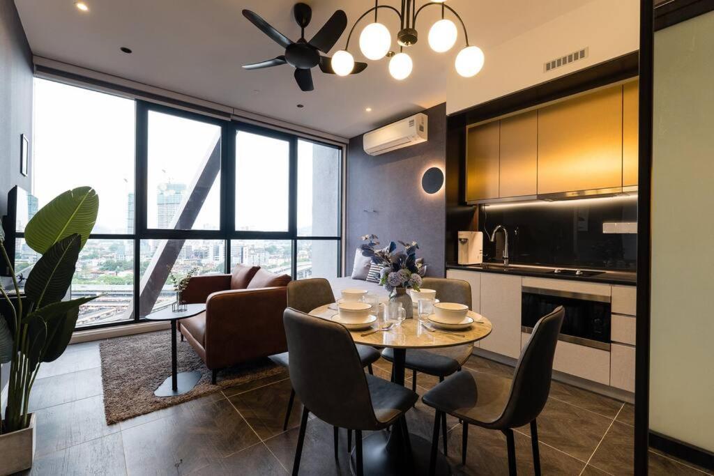 Klcc Musicalsty5Pax At Scarletzsuites Kuala Lumpur Luaran gambar